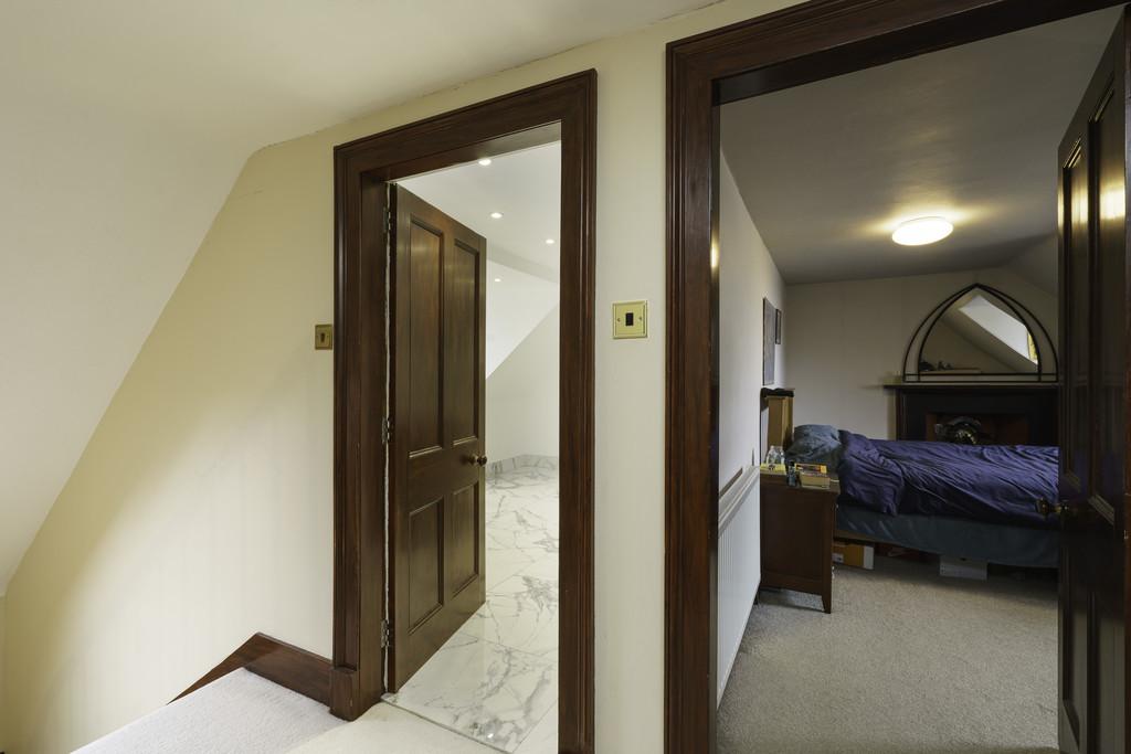 18 Top floor landing