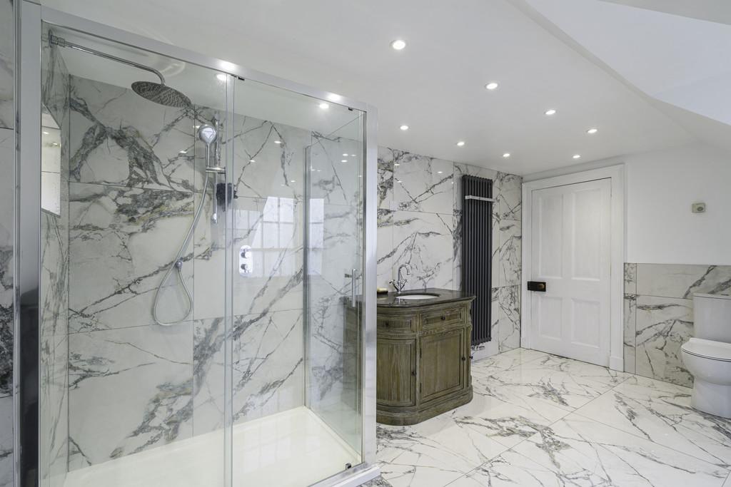 16. Shower room angle 2