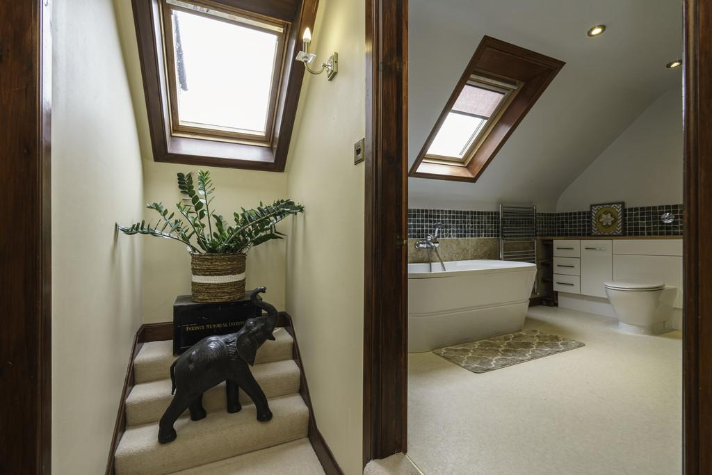 14. Bathroom angle 3