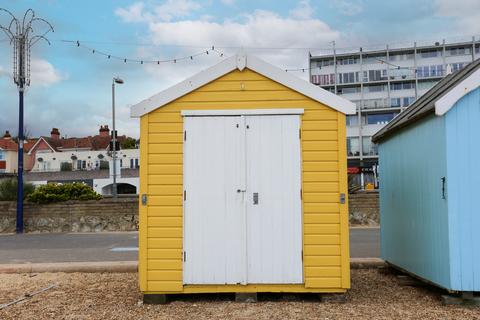 Chalet for sale, Felixstowe IP11