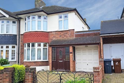 3 bedroom end of terrace house for sale, Edgefield Avenue, Barking IG11