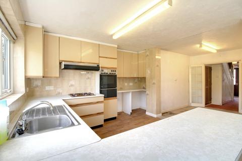 3 bedroom end of terrace house for sale, Edgefield Avenue, Barking IG11