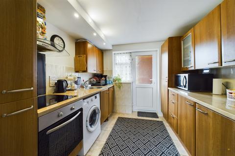 2 bedroom ground floor flat for sale, Mead Crescent, Burton-on-Trent