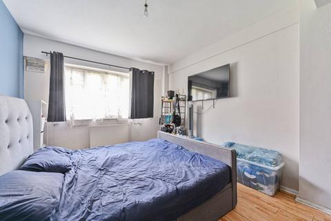 2 bedroom flat for sale - Elstead House, Brixton Hill, London, SW2