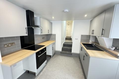 1 bedroom ground floor flat to rent, Basement, 79 Stuart Road