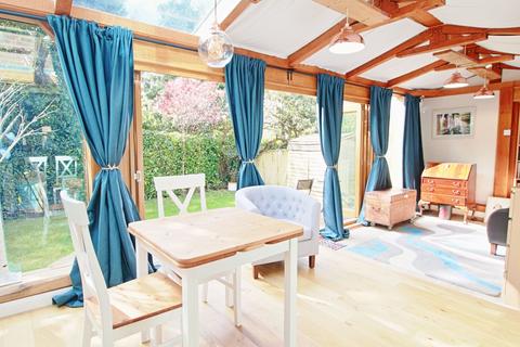 21 Avon Meade, Fordingbridge, SP6 1QR