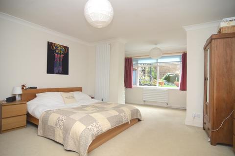 2 bedroom flat to rent, Elsynge Road, London
