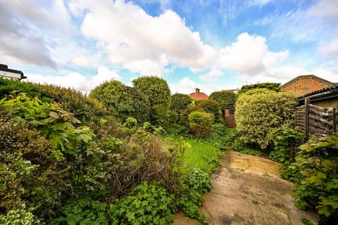 33 Devon Waye, Hounslow, TW5 0NE