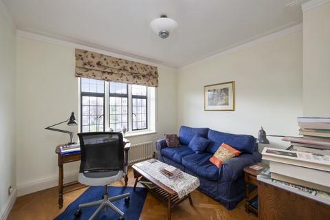 2 bedroom flat for sale, Highlands Heath, Portsmouth Road, London