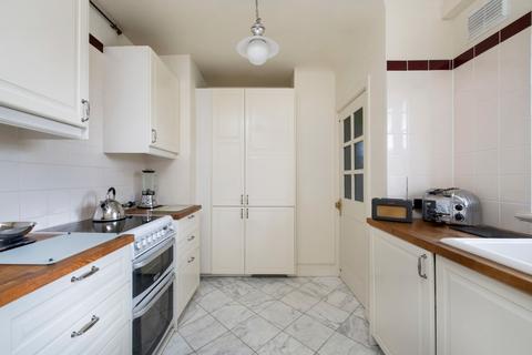 3 bedroom flat for sale, Highlands Heath, Portsmouth Road, London