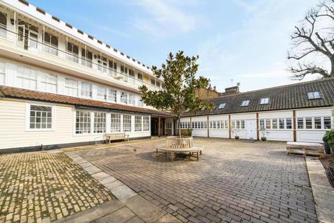 3 bedroom flat to rent, Jack Straws Castle, North End Way, Hampstead NW3