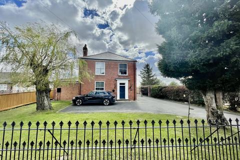 3 bedroom detached house for sale, High Road, Weston