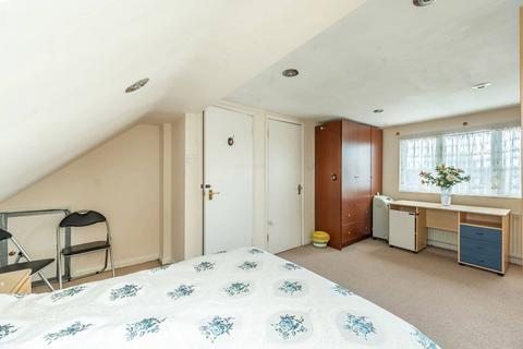 4 bedroom terraced house for sale, Princes Avenue, Kingsbury, London, NW9