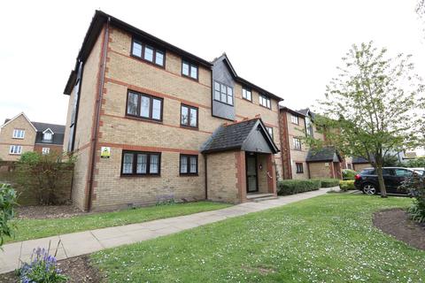 2 bedroom flat to rent, College Close, Grays