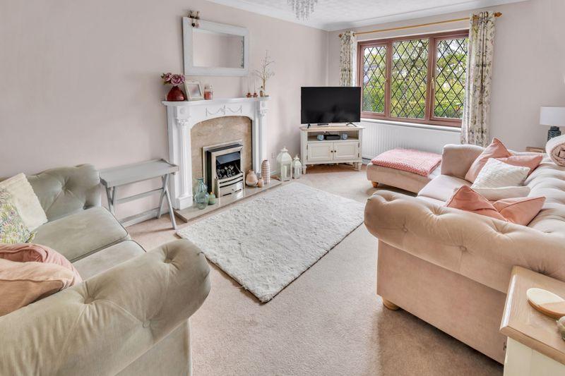 Starring Way Littleborough OL15 8RE 5 bed detached house for sale £