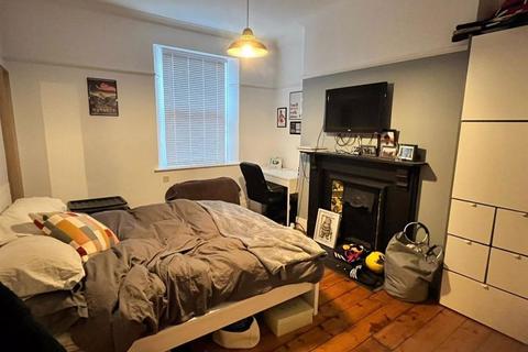 1 bedroom in a house share to rent, Holly Avenue, Newcastle Upon Tyne NE2