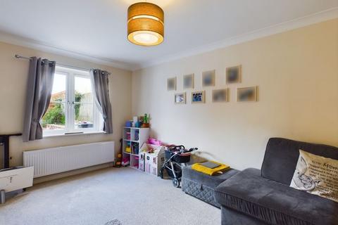 3 bedroom end of terrace house for sale, 15 Cowling Close, Horncastle