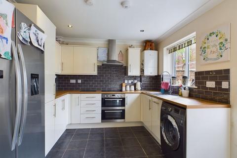 3 bedroom end of terrace house for sale, 15 Cowling Close, Horncastle