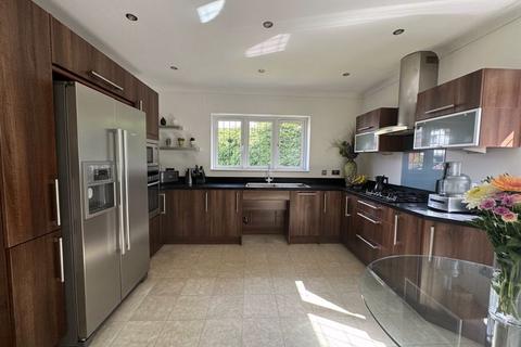 4 bedroom bungalow for sale, ALVESTON, BRISTOL