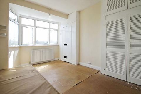 3 bedroom end of terrace house for sale, The Fairway, Northolt