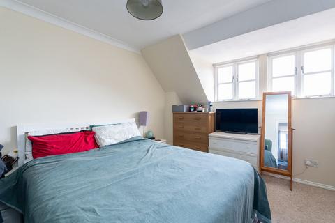 1 bedroom maisonette for sale, Beare Green Court, Beare Green