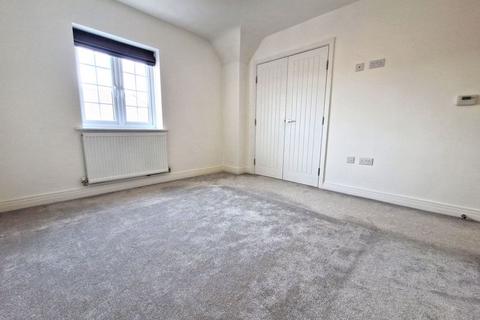 2 bedroom apartment to rent, Magnolia Avenue, Rugby CV21
