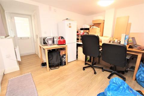 Property to rent, Summers Lane Finchley N12