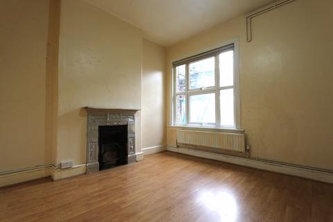 3 bedroom flat to rent, Gladstone Avenue, Wood Green  N22