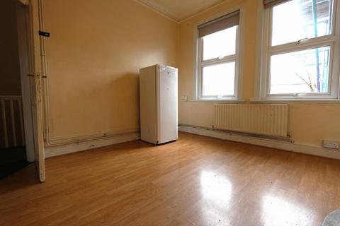 3 bedroom flat to rent, Gladstone Avenue, Wood Green  N22