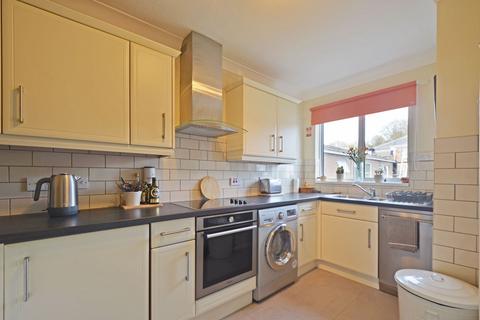 8 Benson Gardens, Truro, TR1 1DR