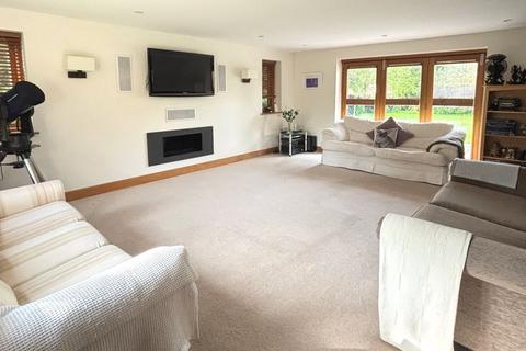 1 Willowtree Court, Gloucester, GL1 5NG