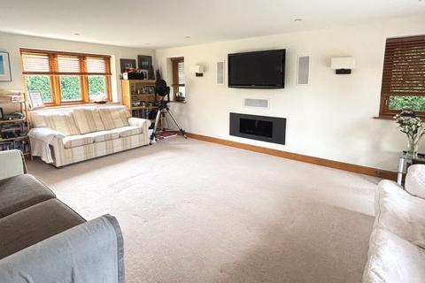 1 Willowtree Court, Gloucester, GL1 5NG