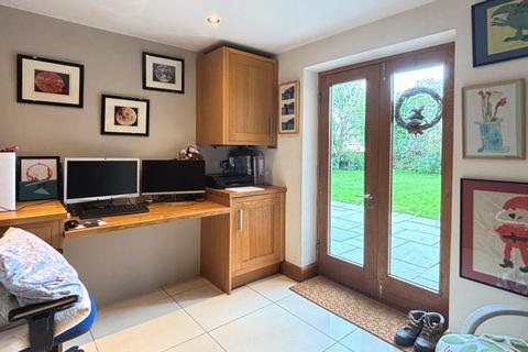 1 Willowtree Court, Gloucester, GL1 5NG