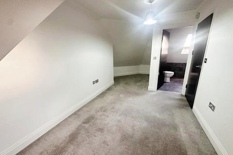 2 bedroom flat to rent, Whitehall Road, Woodford Green IG8