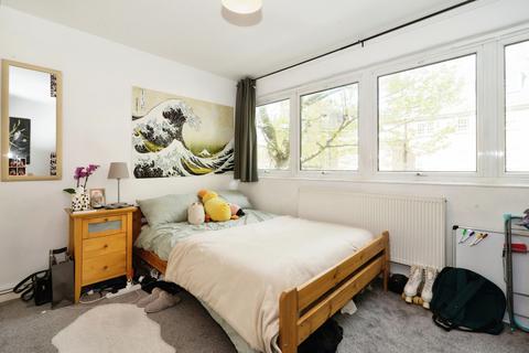 3 bedroom flat to rent, Doric Way, NW1