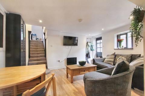 3 bedroom cottage to rent, High Street, Cheltenham GL52