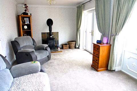 3 bedroom semi-detached house for sale, Oaklea Drive, Cradley Heath B64