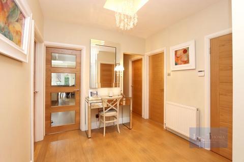 18 Bracken Drive, Chigwell, IG7 5RF