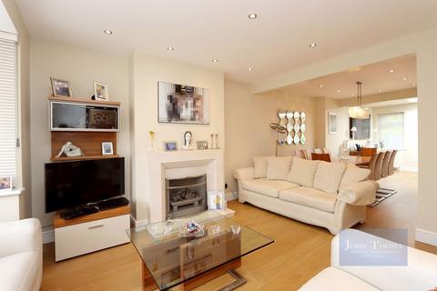 18 Bracken Drive, Chigwell, IG7 5RF