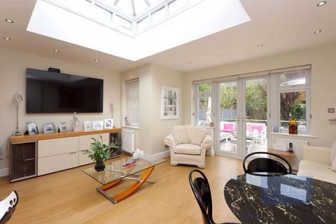 18 Bracken Drive, Chigwell, IG7 5RF