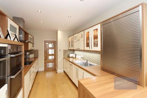 18 Bracken Drive, Chigwell, IG7 5RF