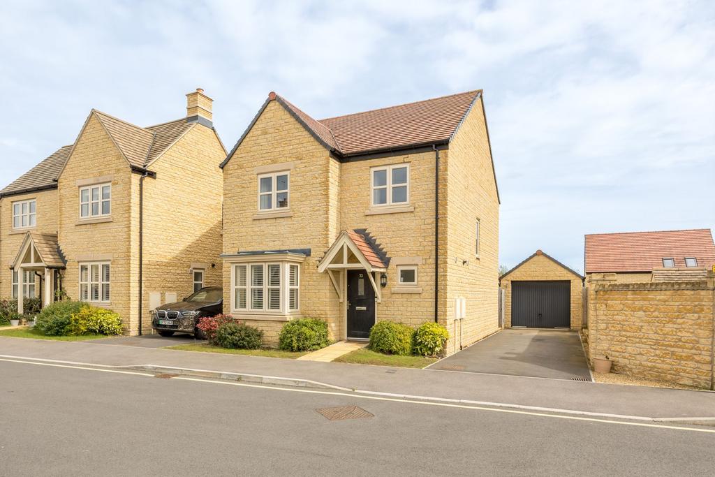 Regent Drive, Long Hanborough, OX29 3 bed detached house for sale £525,000