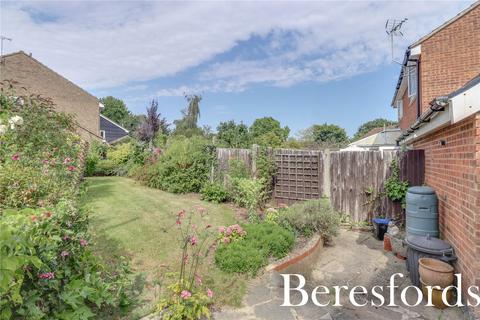 1 Riffhams, Brentwood, CM13 2TW