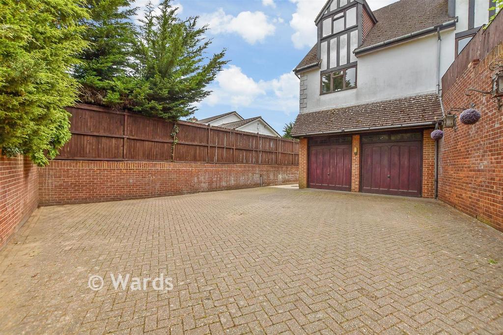 Driveway/Parking