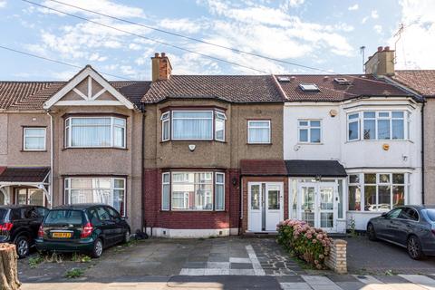 3 bedroom terraced house to rent, Glenham Drive, Ilford, Essex