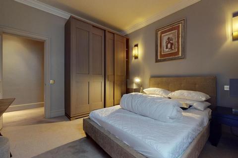 3 bedroom flat to rent, Cadogan Square
