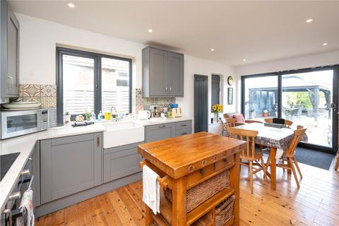 8a Hazel Road, Park Street, St Albans, AL2 2AJ