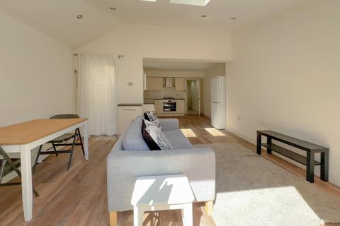 2 bedroom flat to rent, South Park Road, London, SW19 8RX