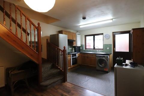 2 bedroom terraced house to rent, Station Road, London