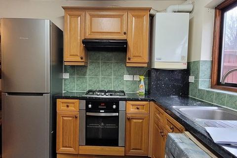 2 bedroom terraced house to rent, Station Road, London
